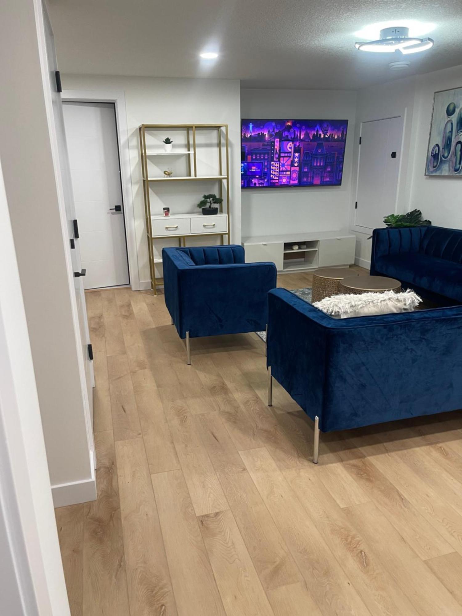 Stylish 2 Bedroom Suite In Sw Edmonton Close To Windermere And Edmonton International Airport Экстерьер фото