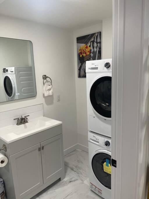 Stylish 2 Bedroom Suite In Sw Edmonton Close To Windermere And Edmonton International Airport Экстерьер фото