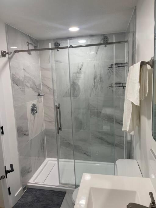 Stylish 2 Bedroom Suite In Sw Edmonton Close To Windermere And Edmonton International Airport Экстерьер фото