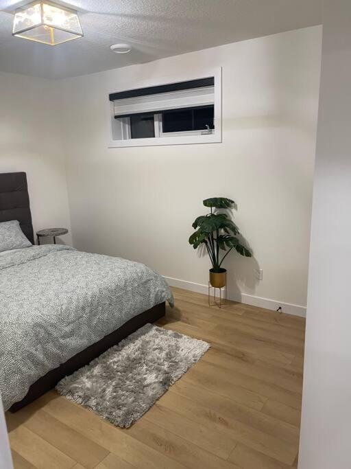 Stylish 2 Bedroom Suite In Sw Edmonton Close To Windermere And Edmonton International Airport Экстерьер фото