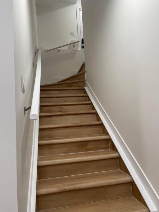 Stylish 2 Bedroom Suite In Sw Edmonton Close To Windermere And Edmonton International Airport Экстерьер фото