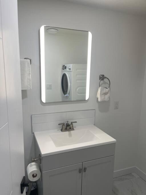 Stylish 2 Bedroom Suite In Sw Edmonton Close To Windermere And Edmonton International Airport Экстерьер фото