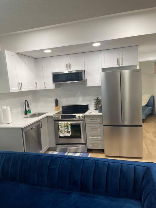 Stylish 2 Bedroom Suite In Sw Edmonton Close To Windermere And Edmonton International Airport Экстерьер фото